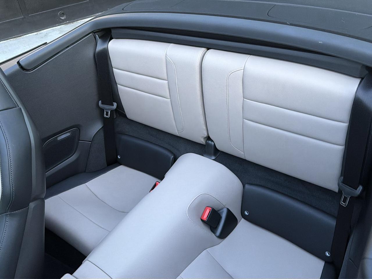 Porsche 911 Carrera Cabriolet 2025