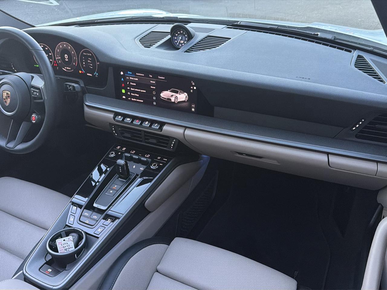 Porsche 911 Carrera Cabriolet 2025