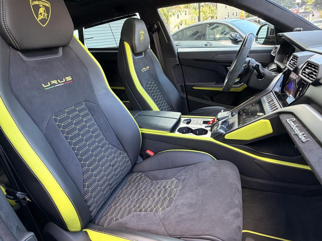 Lamborghini Urus AWD 2022