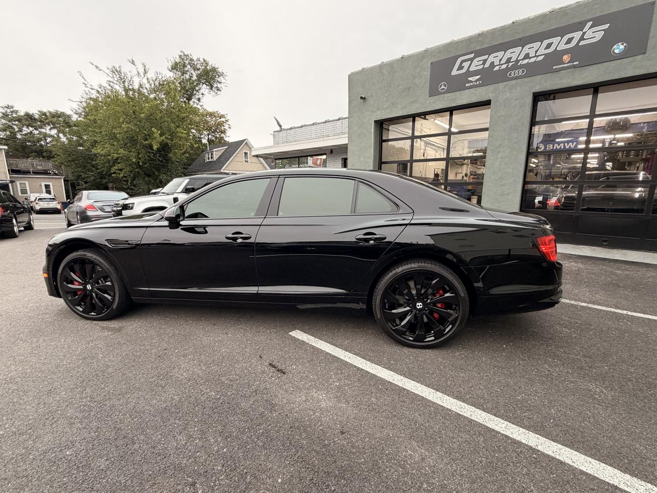 Bentley Flying Spur V8 Sedan 2022