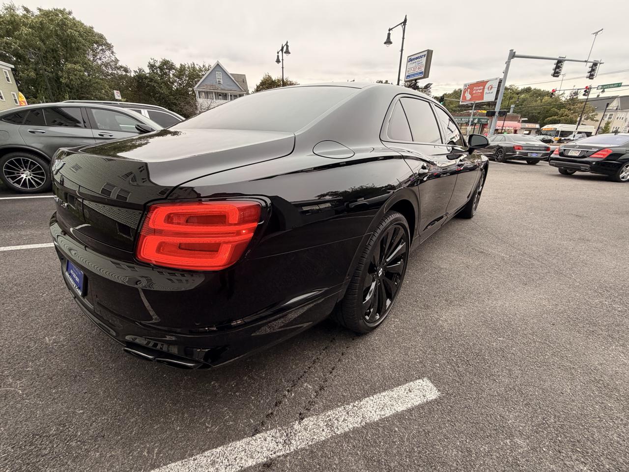 Bentley Flying Spur V8 Sedan 2022