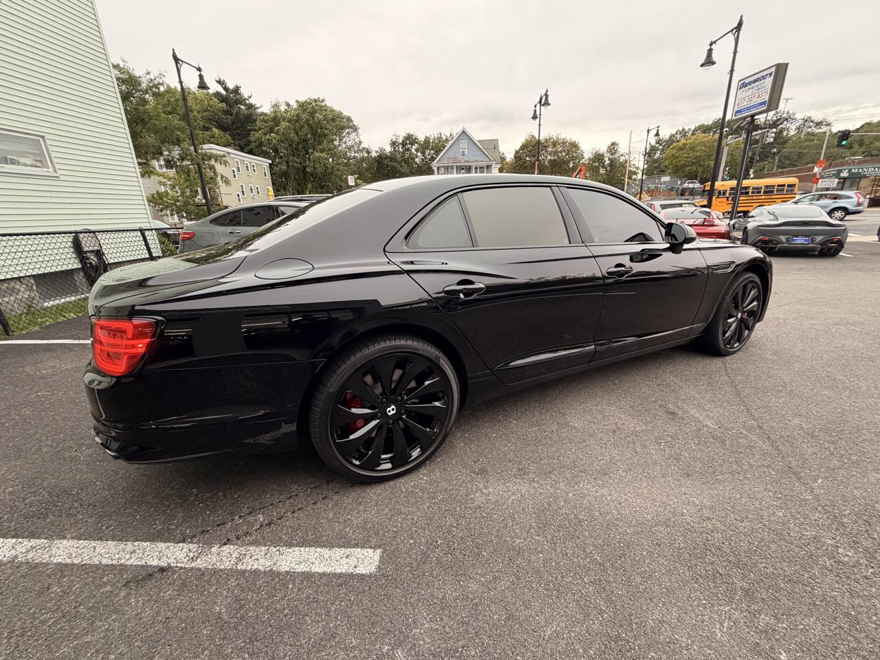 Bentley Flying Spur V8 Sedan 2022