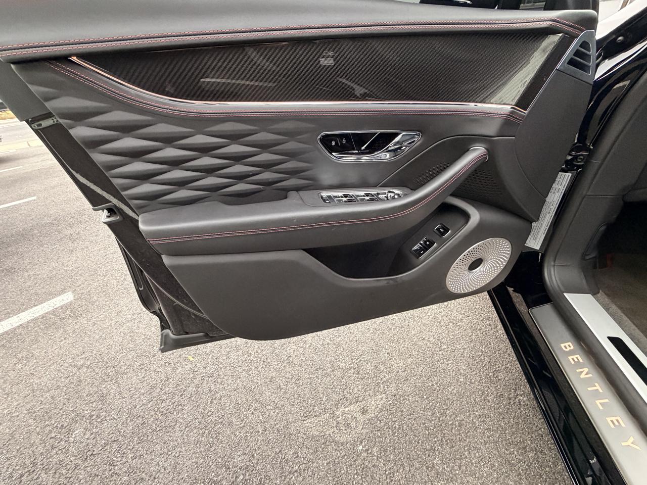 Bentley Flying Spur V8 Sedan 2022