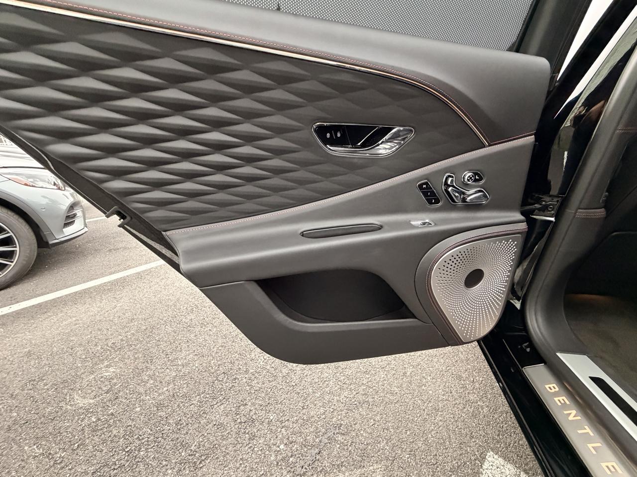 Bentley Flying Spur V8 Sedan 2022