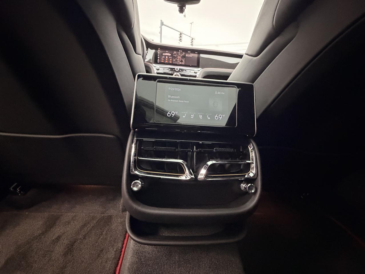Bentley Flying Spur V8 Sedan 2022