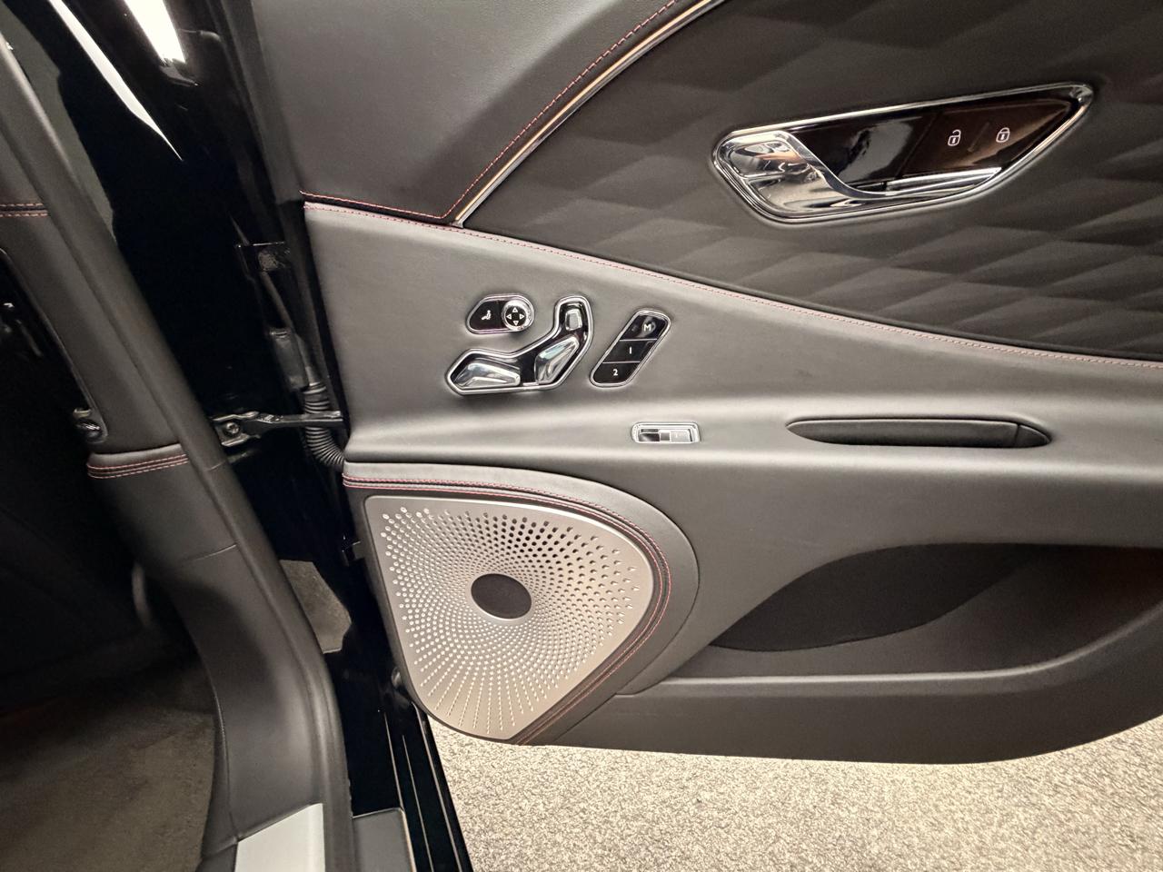 Bentley Flying Spur V8 Sedan 2022