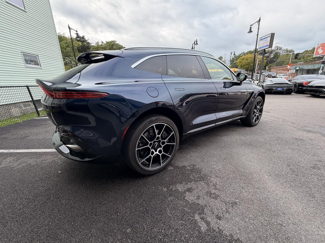 Aston Martin DBX AWD 2021