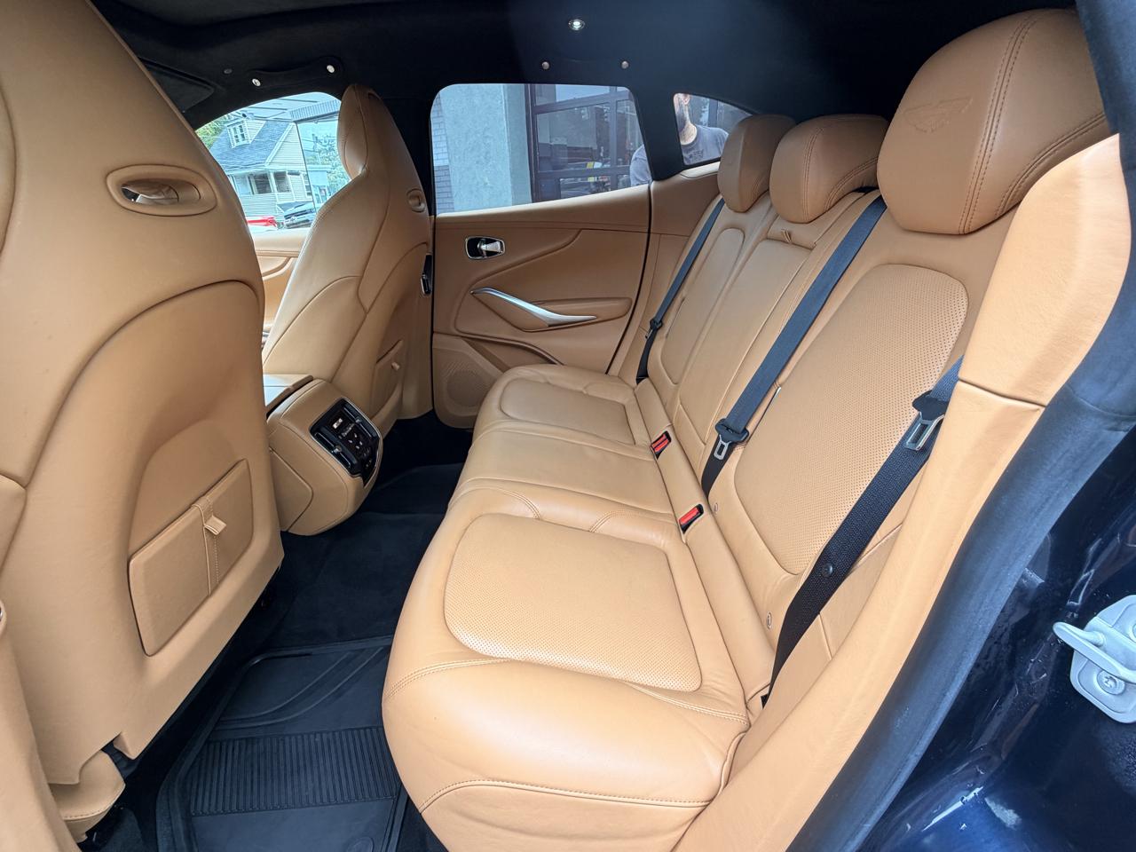 Aston Martin DBX AWD 2021