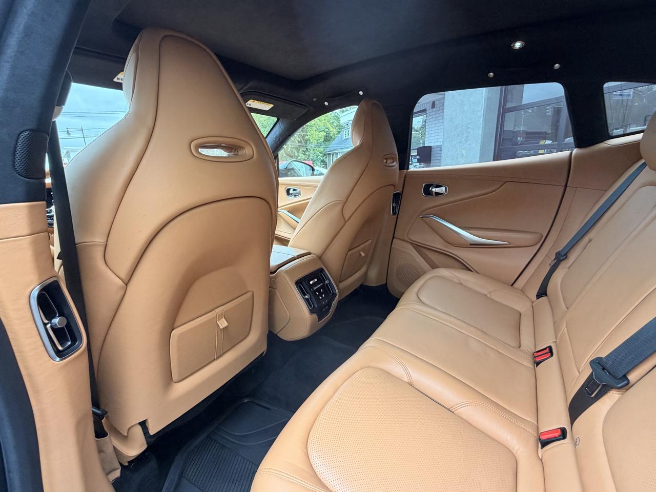 Aston Martin DBX AWD 2021