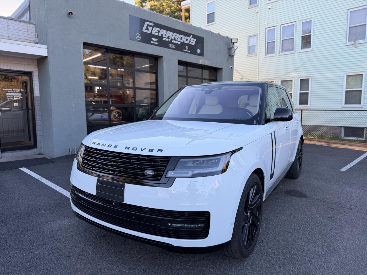 Land Rover Range Rover P400 SE SWB 2023