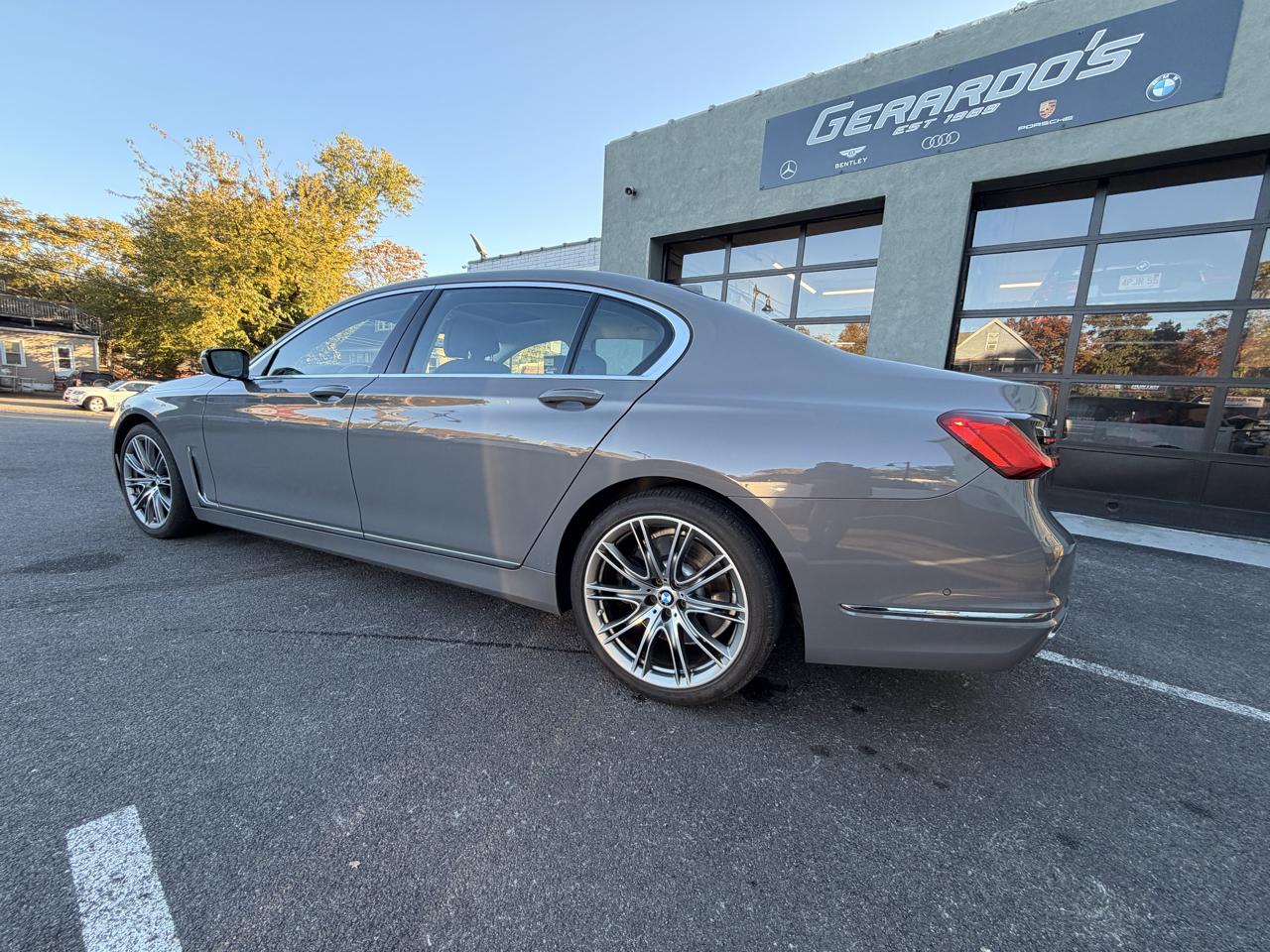 BMW 7 Series 750i xDrive Sedan 2022