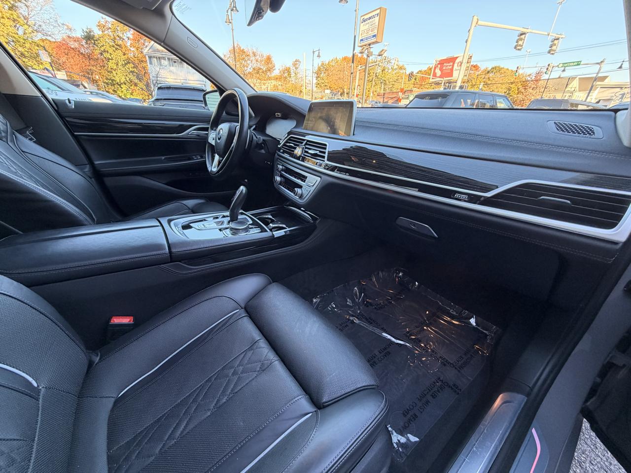 BMW 7 Series 750i xDrive Sedan 2022