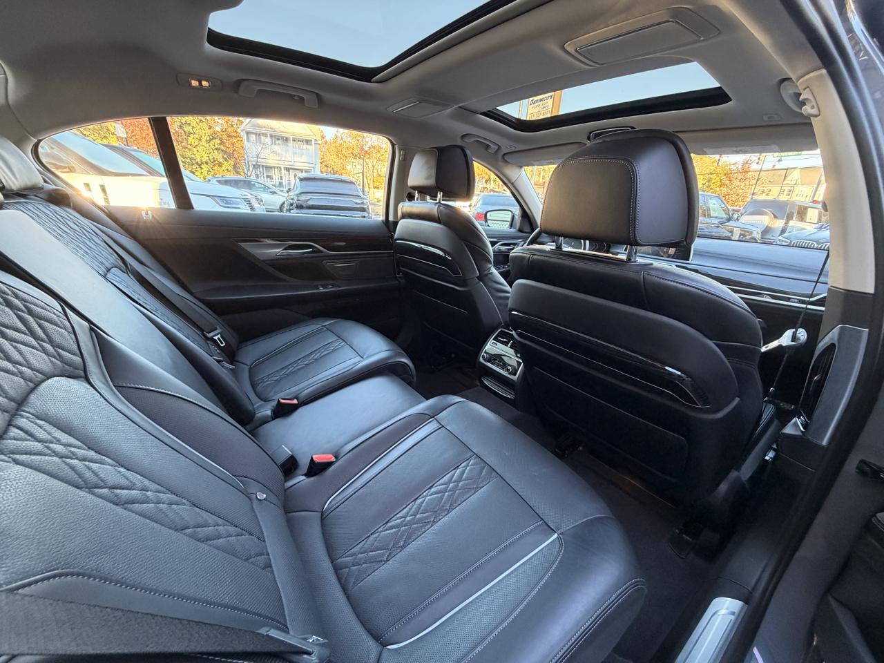 BMW 7 Series 750i xDrive Sedan 2022