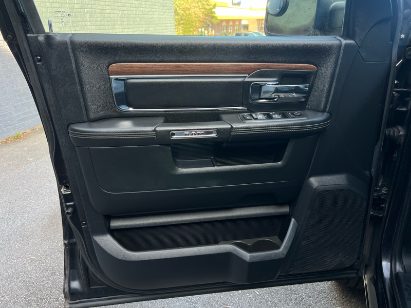 RAM 1500 Laramie Crew Cab SWB 2WD 2016