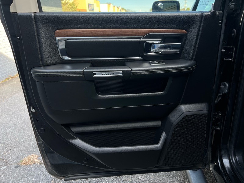 RAM 1500 Laramie Crew Cab SWB 2WD 2016