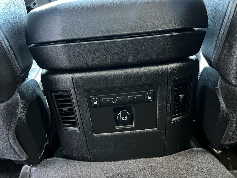 RAM 1500 Laramie Crew Cab SWB 2WD 2016