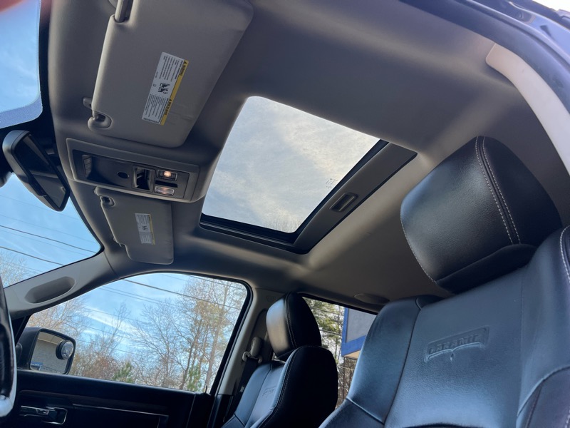 RAM 1500 Laramie Crew Cab SWB 2WD 2016