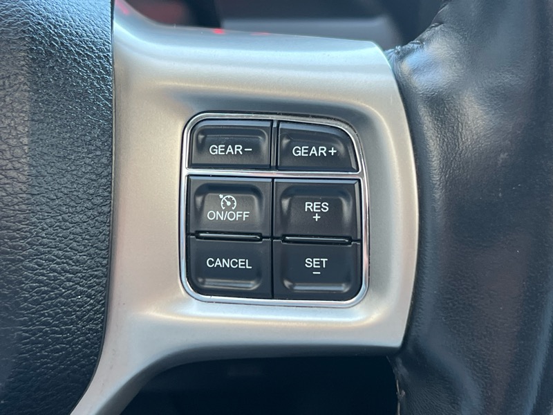 RAM 1500 Laramie Crew Cab SWB 2WD 2016