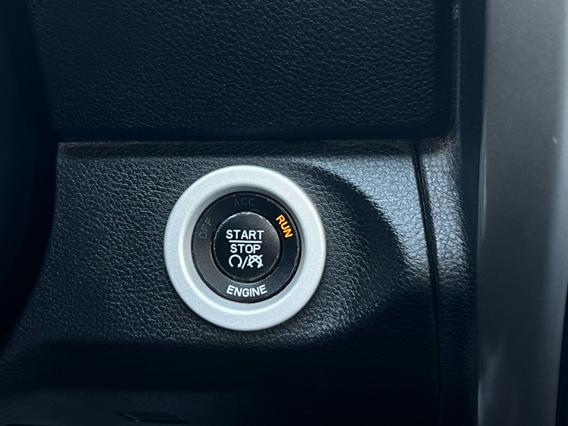 RAM 1500 Laramie Crew Cab SWB 2WD 2016