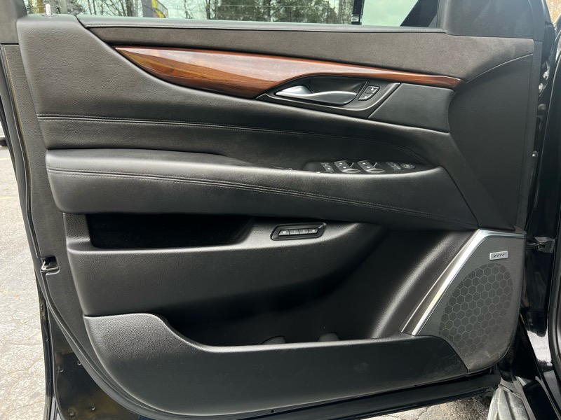 Cadillac Escalade Luxury 4WD 2016