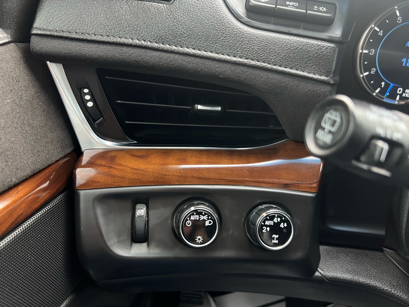 Cadillac Escalade Luxury 4WD 2016