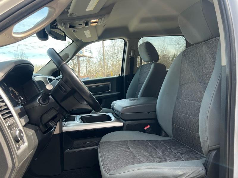 RAM 1500 4WD Crew Cab 140.5" Big Horn 2017