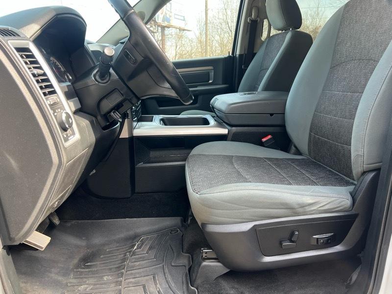 RAM 1500 4WD Crew Cab 140.5" Big Horn 2017