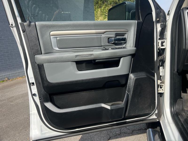 RAM 1500 4WD Crew Cab 140.5" Big Horn 2017