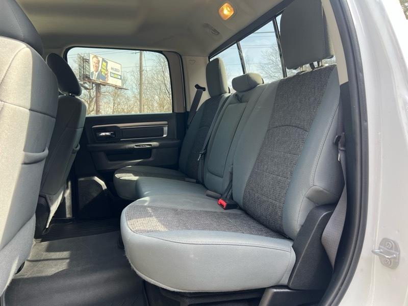 RAM 1500 4WD Crew Cab 140.5" Big Horn 2017