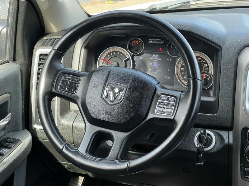 RAM 1500 4WD Crew Cab 140.5" Big Horn 2017