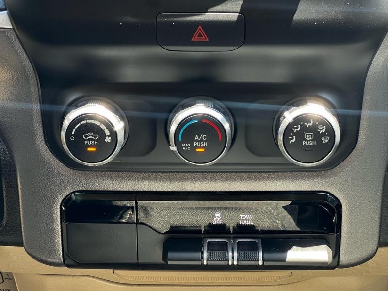 RAM 1500 Big Horn Crew Cab SWB 4WD 2019