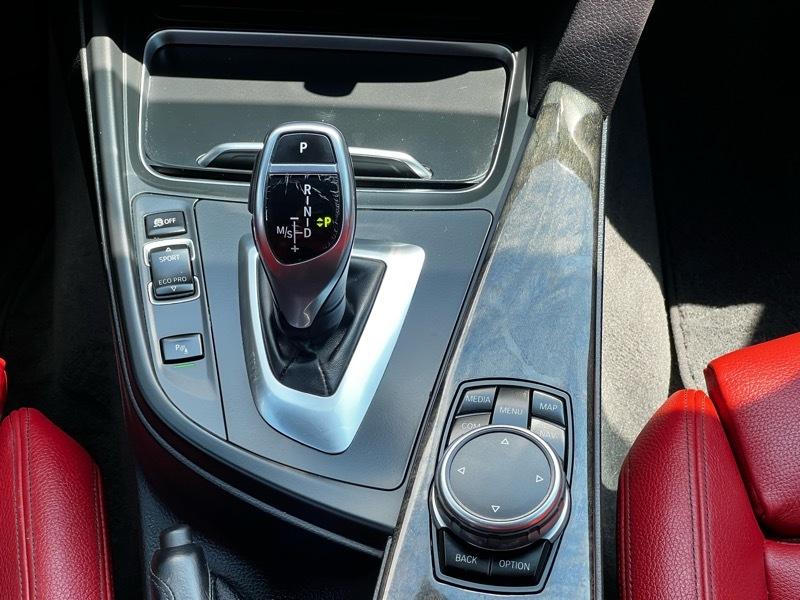 BMW 3-Series 330i xDrive SULEV Sedan 2017
