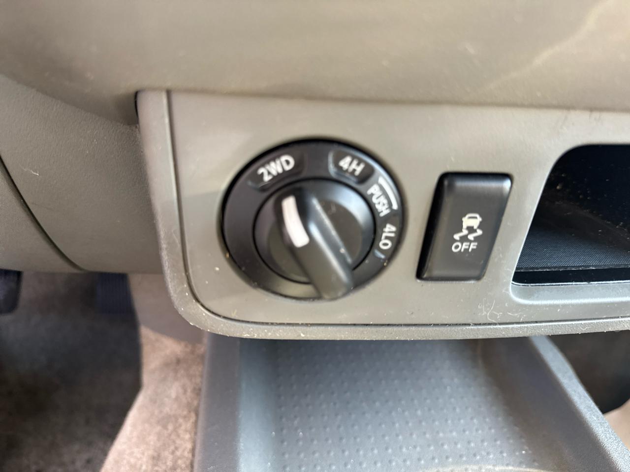 Nissan Frontier SL Crew Cab 4WD 2013