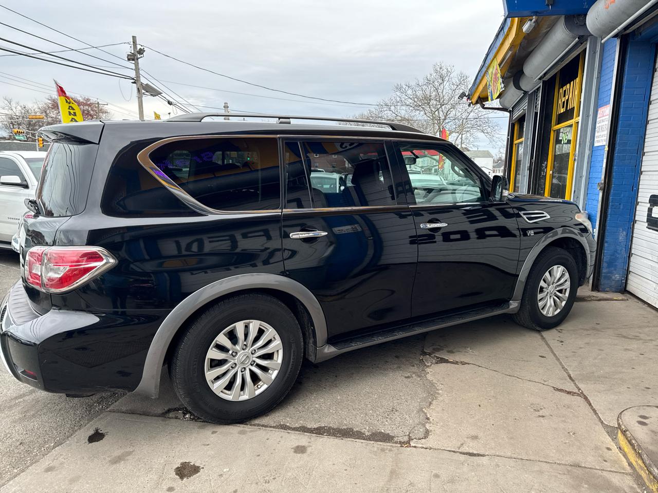 Nissan Armada Platinum AWD 2017