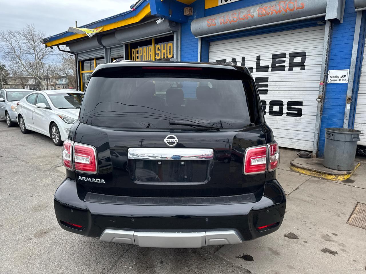 Nissan Armada Platinum AWD 2017