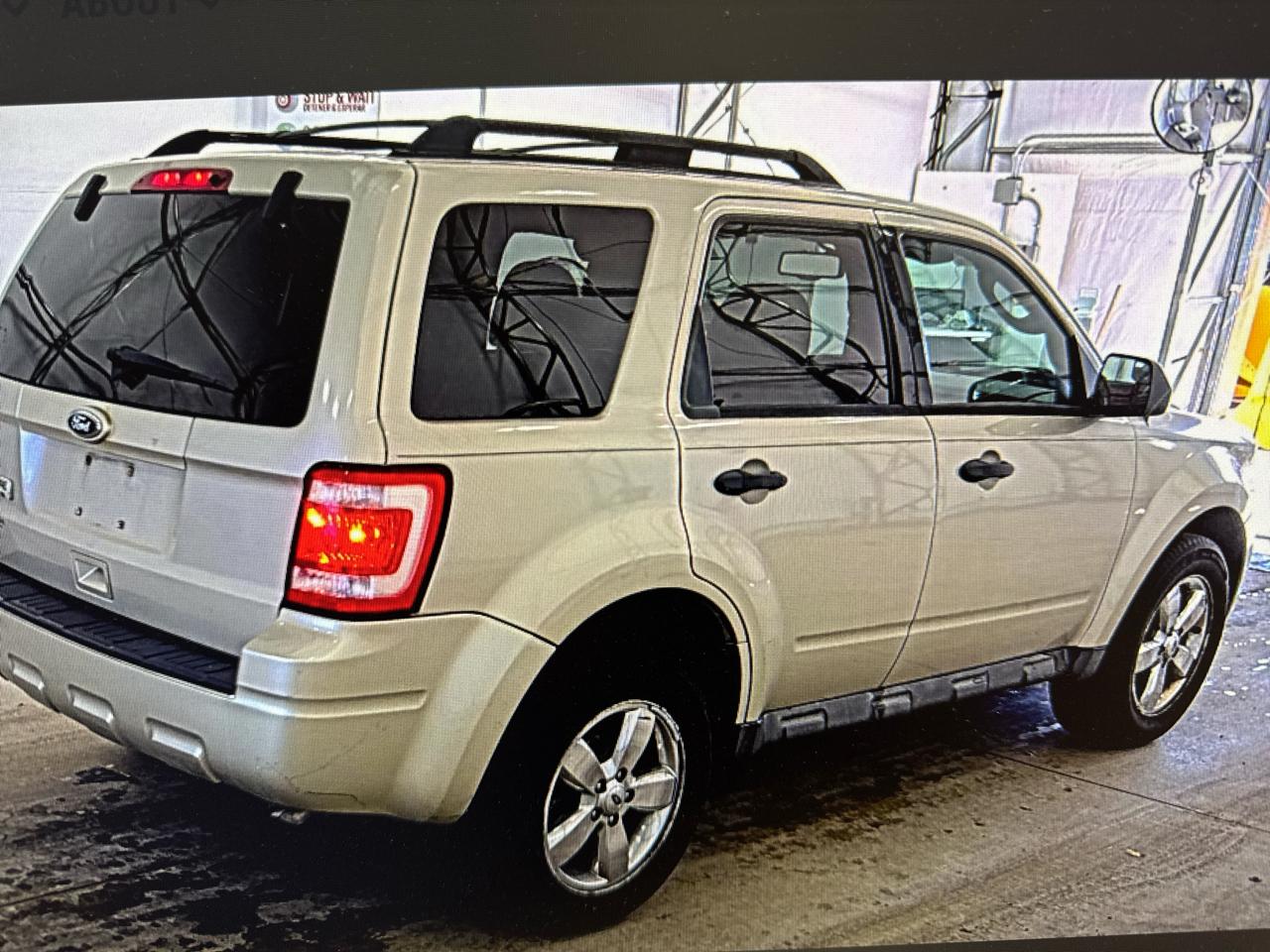 Ford Escape XLT FWD 2010