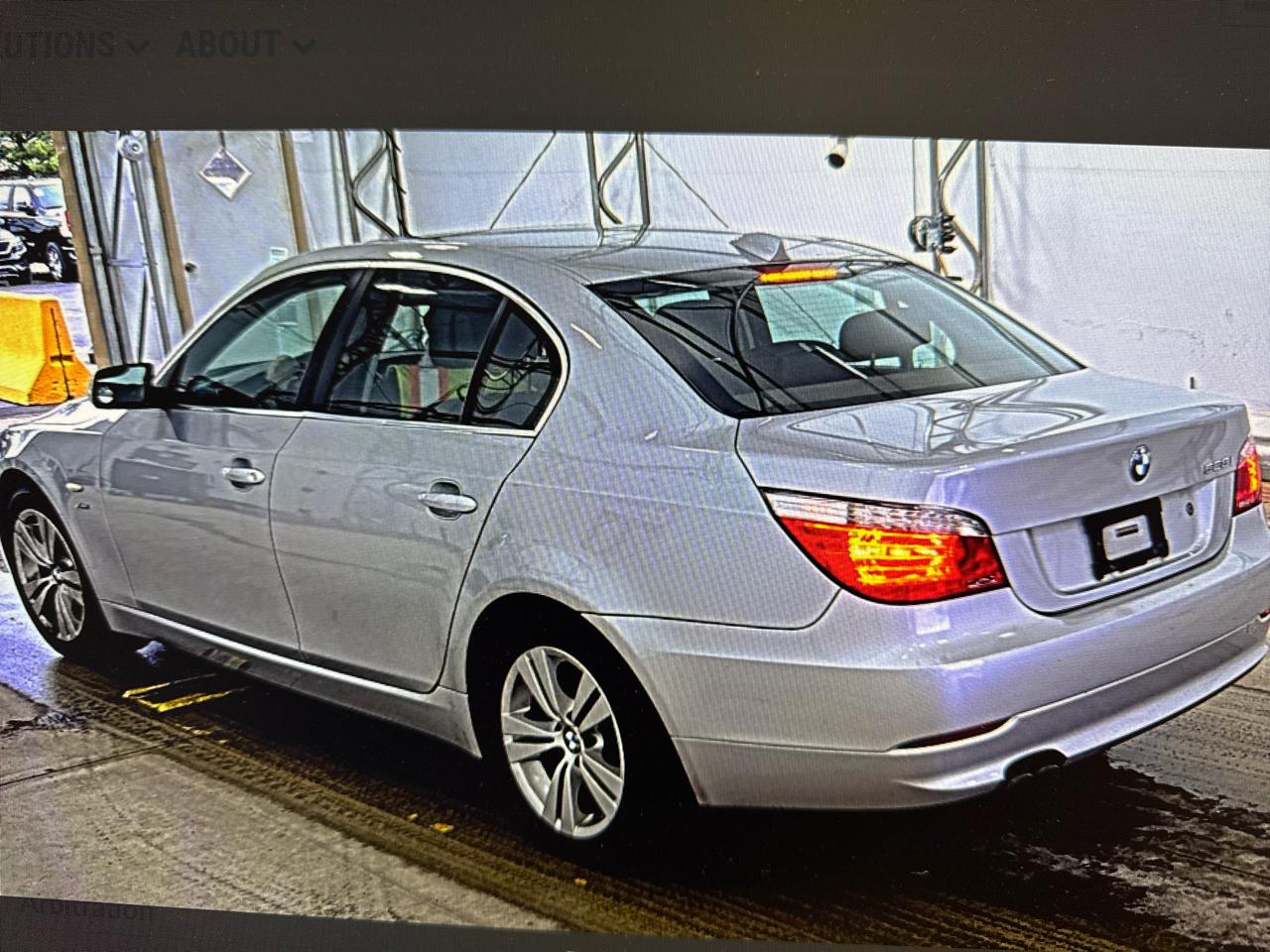 BMW 5-Series 528xi 2010