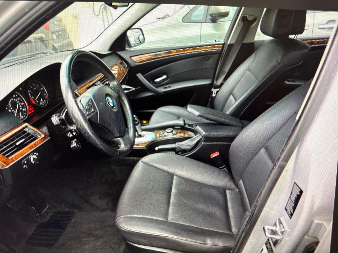 BMW 5-Series 528xi 2010