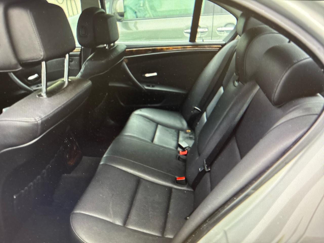 BMW 5-Series 528xi 2010