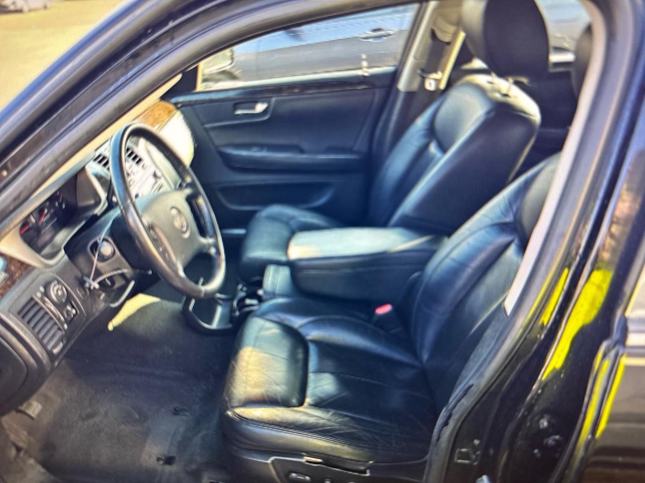 Cadillac DTS Base 2011