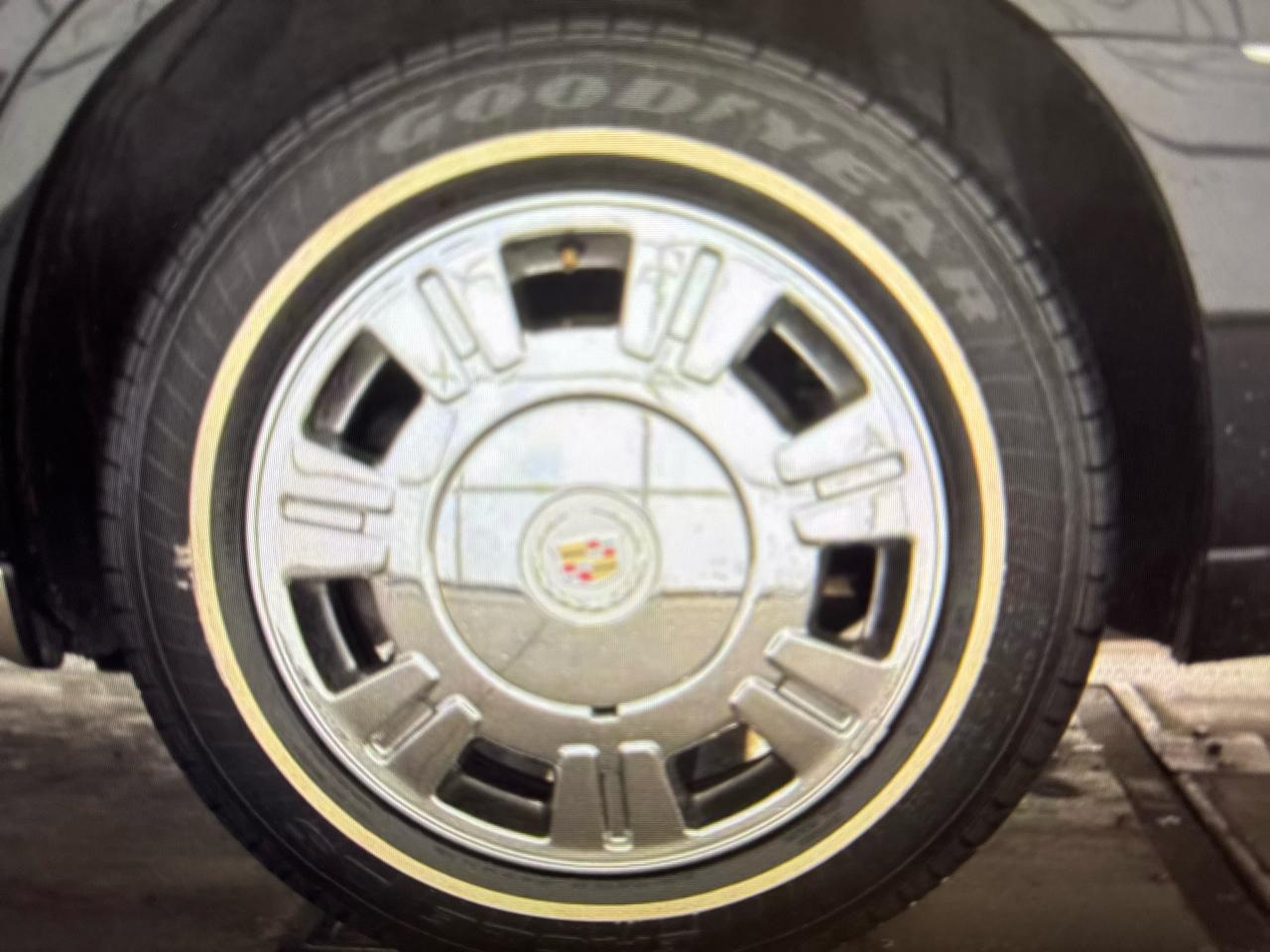 Cadillac DTS Base 2011