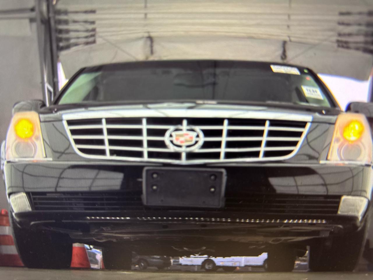 Cadillac DTS Base 2011