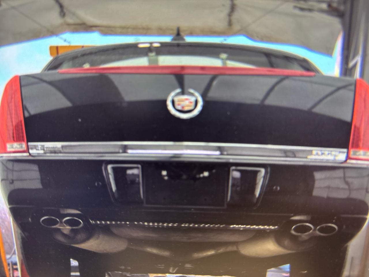 Cadillac DTS Base 2011