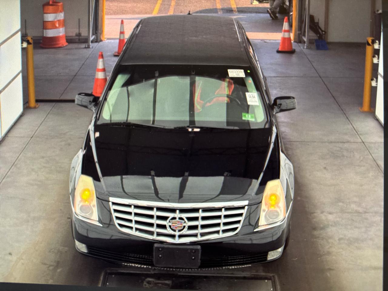 Cadillac DTS Base 2011