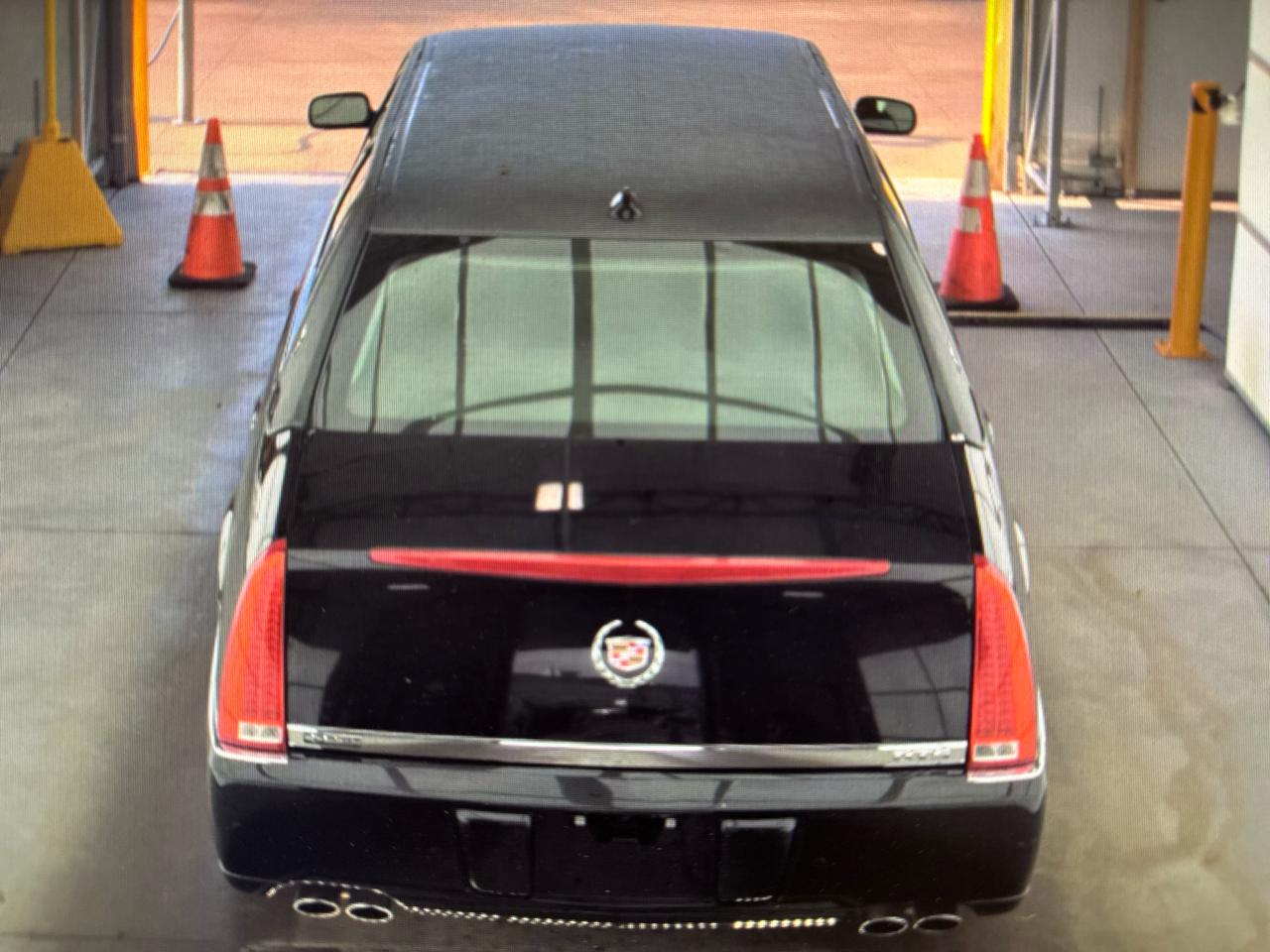 Cadillac DTS Base 2011