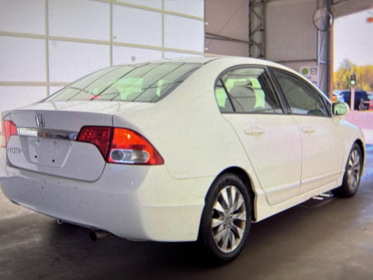 Honda Civic EX Sedan 5-Speed AT 2009