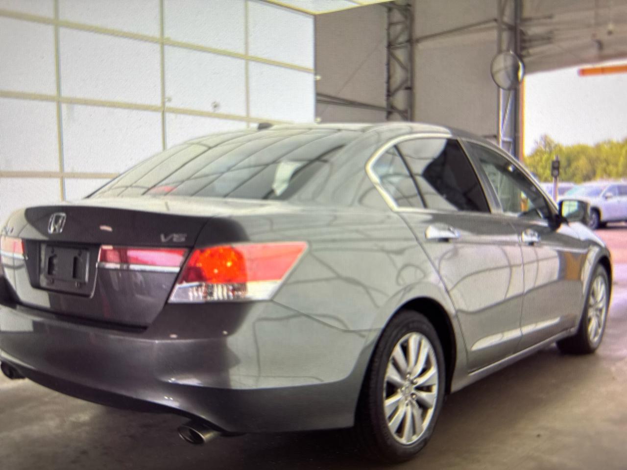 Honda Accord EX-L V-6 Sedan AT 2011