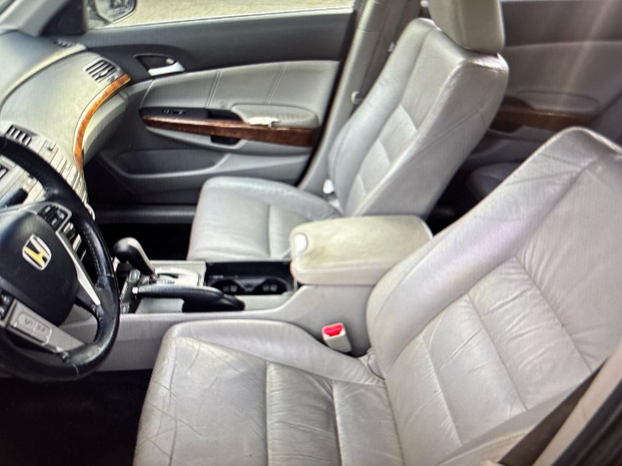 Honda Accord EX-L V-6 Sedan AT 2011
