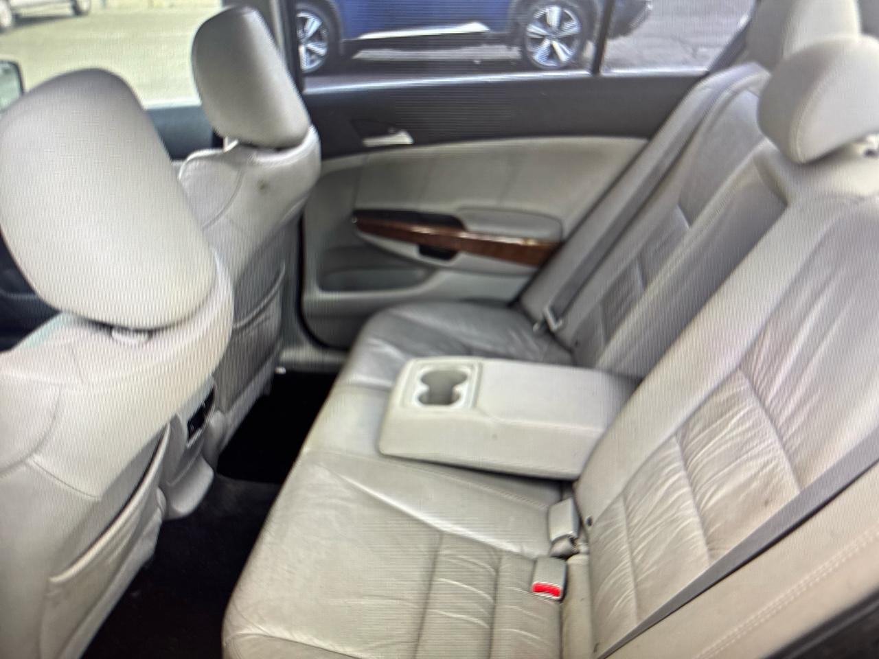 Honda Accord EX-L V-6 Sedan AT 2011