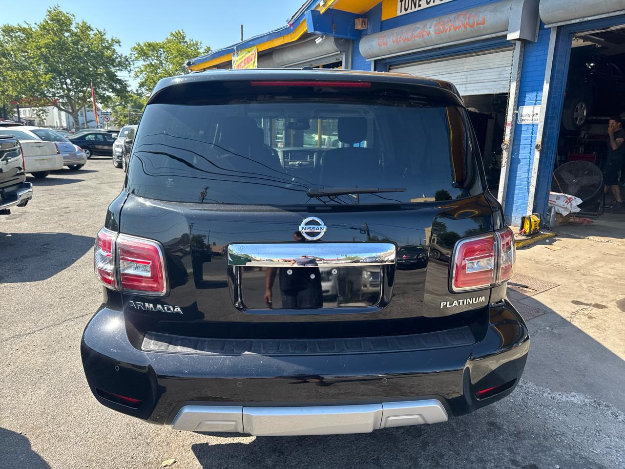 Nissan Armada Platinum AWD 2017